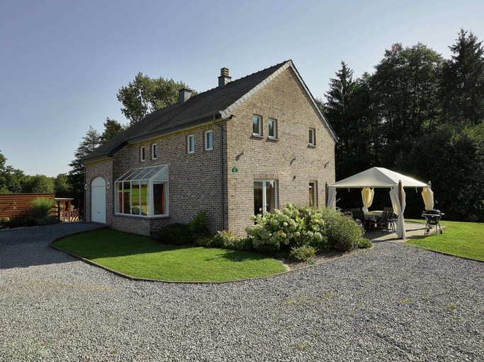 Exterior & Views 2, Detached, Luxurious Holiday Villa with Swimming Pool, Hot Tub, Sauna, Liège