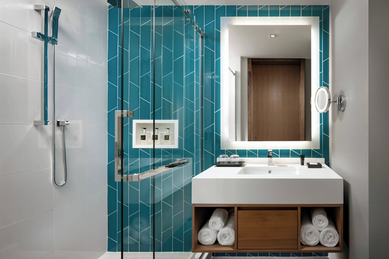 Bathroom 5, Humaniti Hotel Montreal, Autograph Collection, Montréal