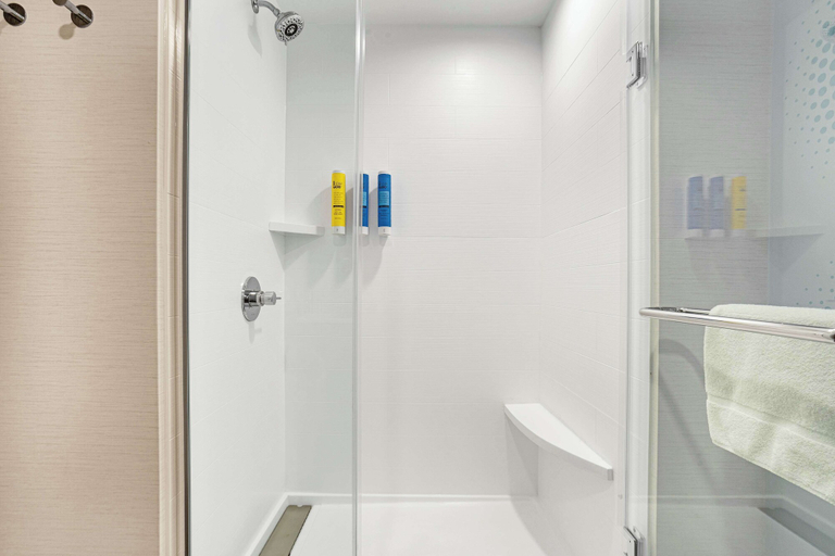 Bathroom 4, Tru By Hilton Colorado Springs Airport, El Paso