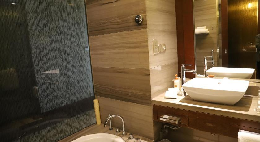 Bathroom 14