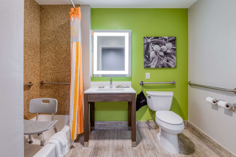 Bathroom 13