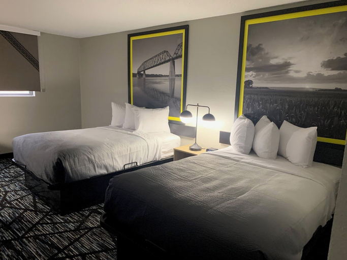 Bedroom 4, Super 8 by Wyndham Kirksville, Adair
