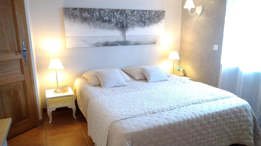 Bedroom 4, La Ferme les Eybrachas, Drôme
