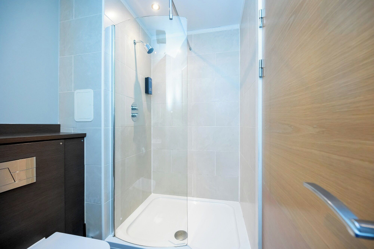 Bathroom 4, Staycity Aparthotels, Edinburgh, West End, Edinburgh