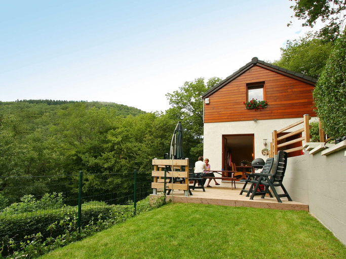Cottage with a terrace and a view of the valley., Liège