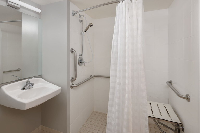Bathroom 5, Towneplace Suites By Marriott Findlay, Hancock