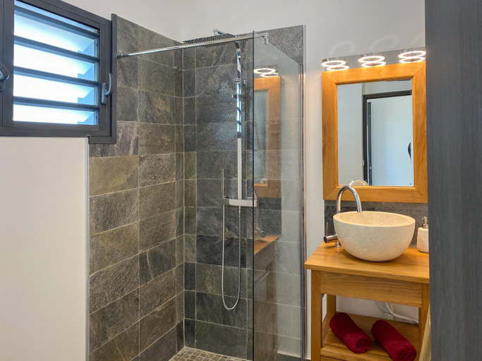 Bathroom 4, Ambre, Saint-Paul