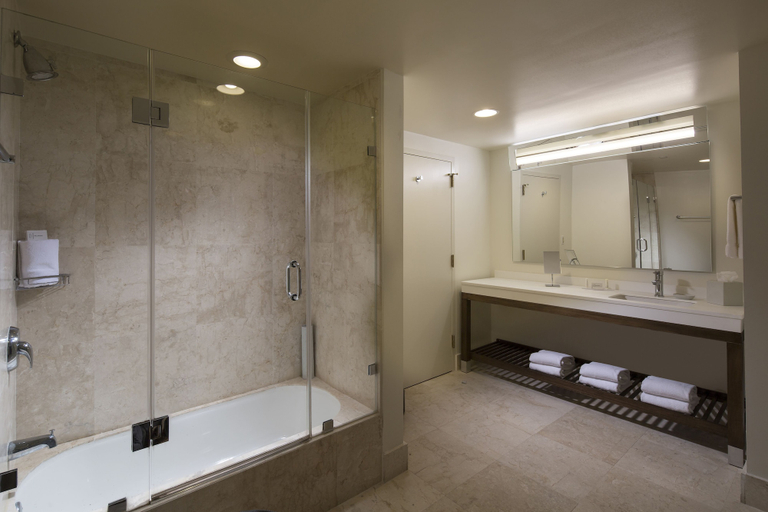 Bathroom 4, Courtyard by Marriott Miami Dadeland, Miami-Dade