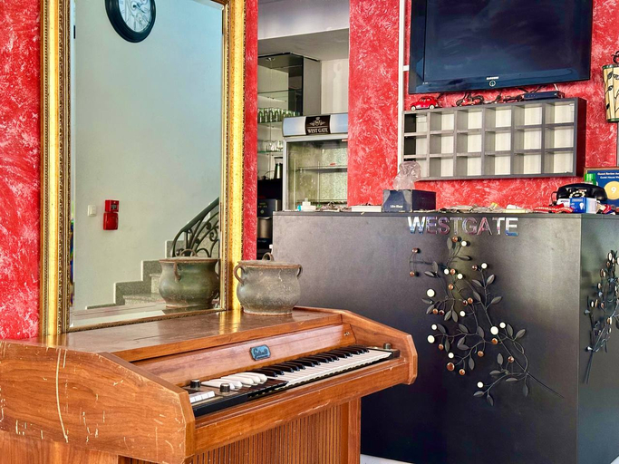 Bathroom, West Gate