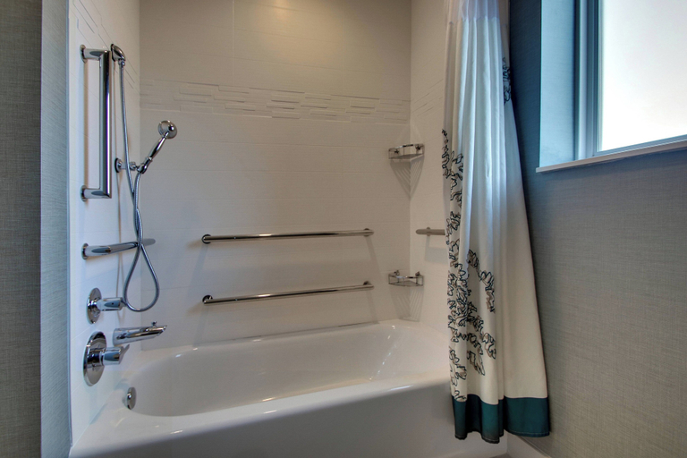 Bathroom 10