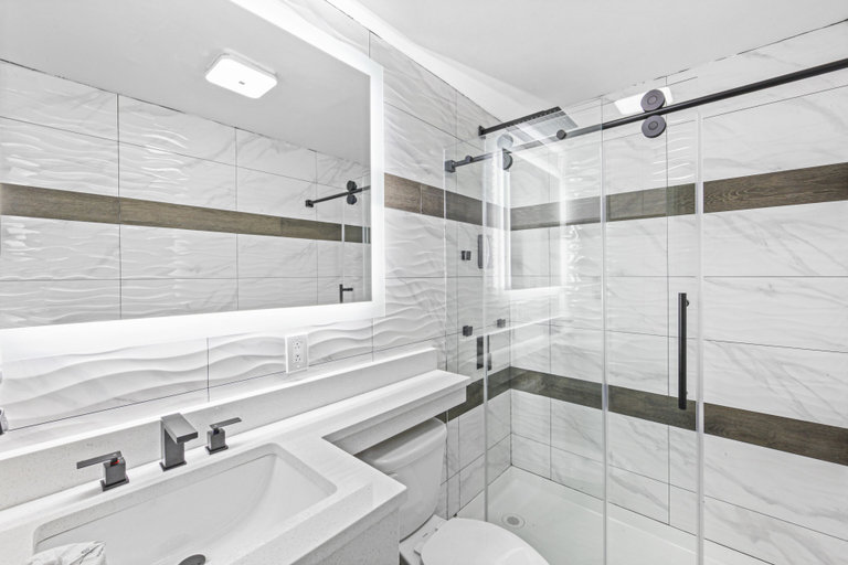 Bathroom 5, Hotel OPUS Bronx, New York