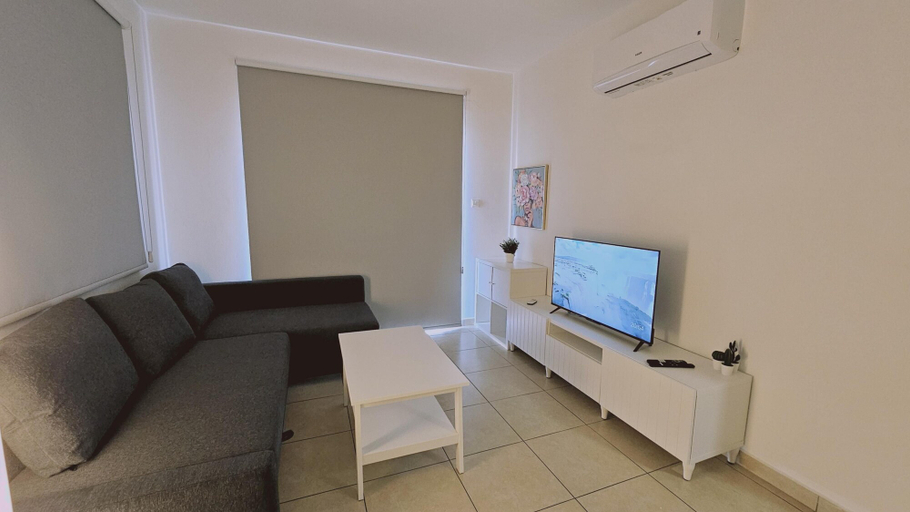 Room 2, 64 LCA - Stay Skyline Nest, Larnaca