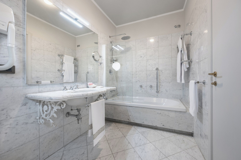 Bathroom 9
