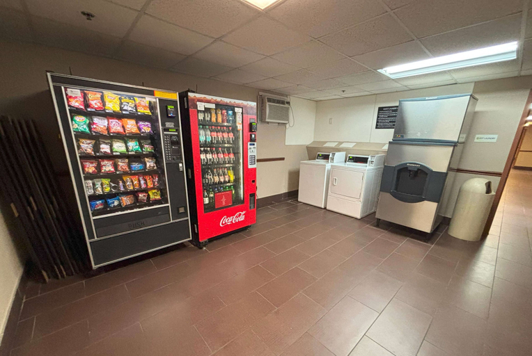 Food & Drinks 5, Super 8 by Wyndham O'Fallon, Saint Clair