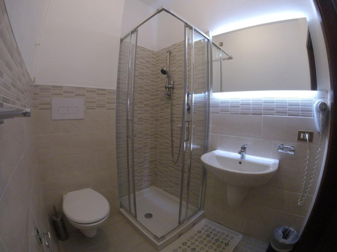 Bathroom 3, Villa Lucia, Venezia