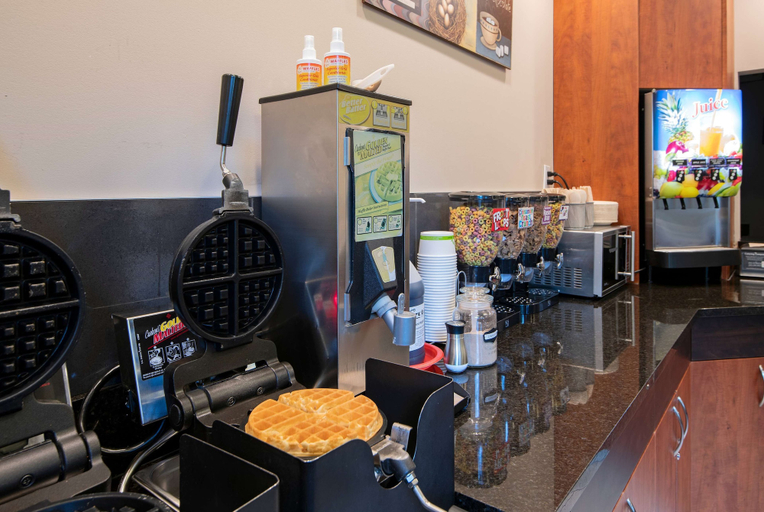 Food & Drinks 5, Super 8 by Wyndham Kamloops On The Hill, Thompson-Nicola