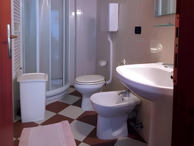 Bathroom 18