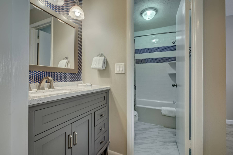Bathroom 4, Bay Oaks C Second Floor, Sarasota