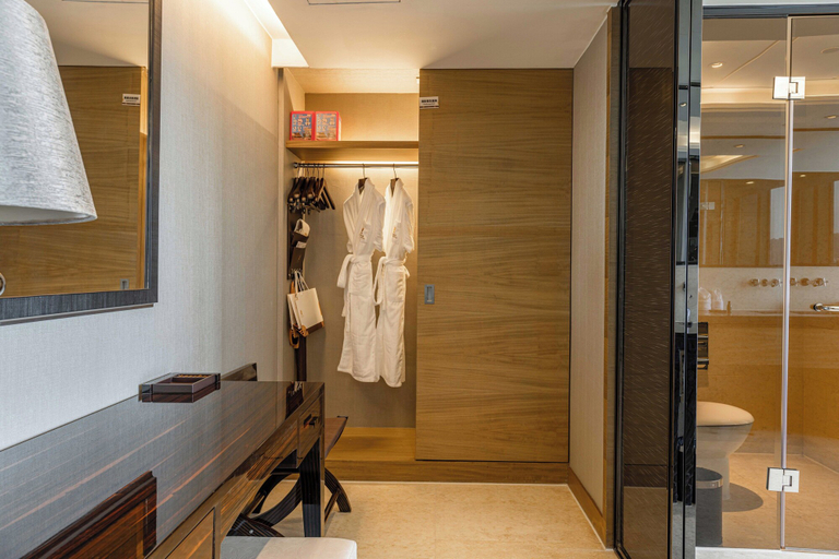 Bathroom 18
