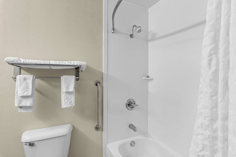 Bathroom 4, Best Western Presidential Hotel & Suites, Jefferson