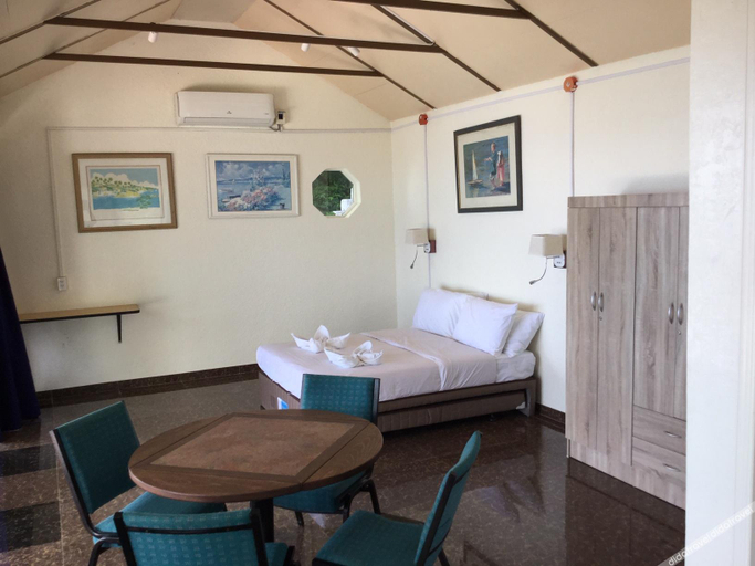 Bedroom 2, Leuchtturm Resort, Boljoon