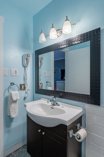 Bathroom 4, Ace Motel, Okanagan-Similkameen