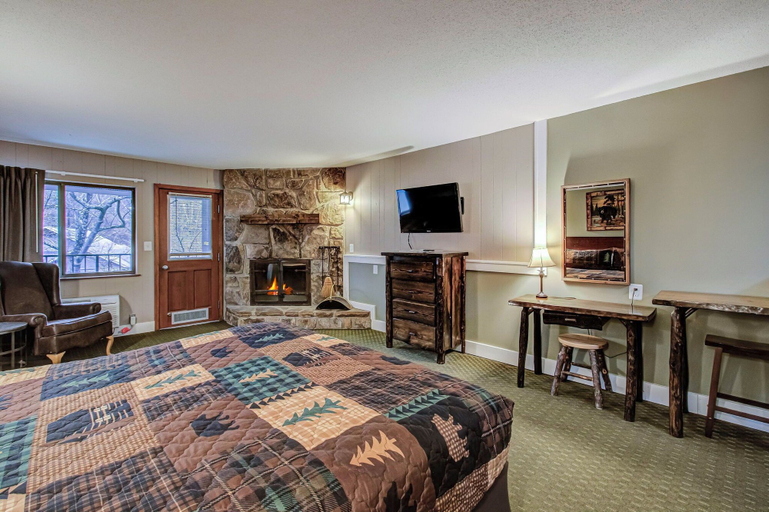Bedroom 3, Brookside Lodge, Sevier