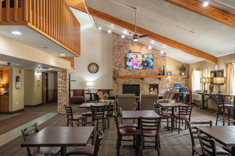 Food & Drinks 5, AmericInn by Wyndham Red Wing, Goodhue