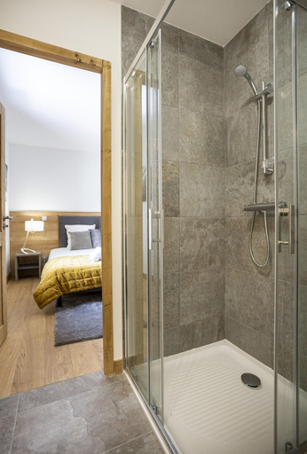 Bathroom 3, Le Diamant Des Neiges, Savoie