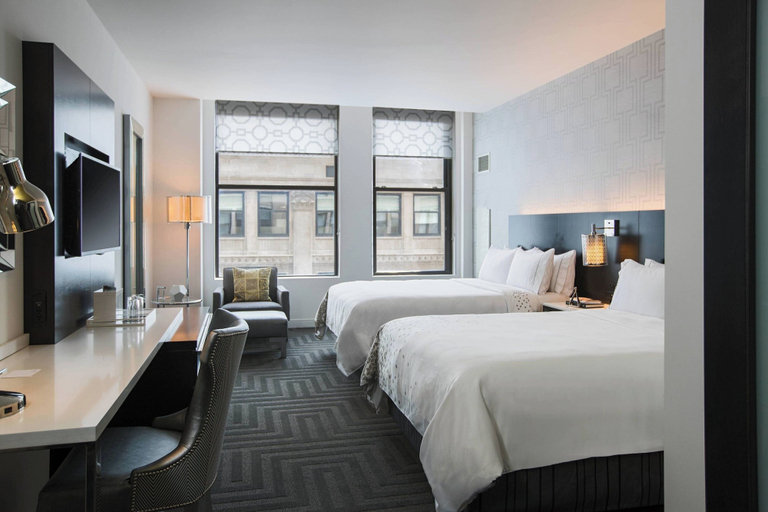 Bedroom 2, Renaissance Cincinnati Downtown Hotel, Cincinnati