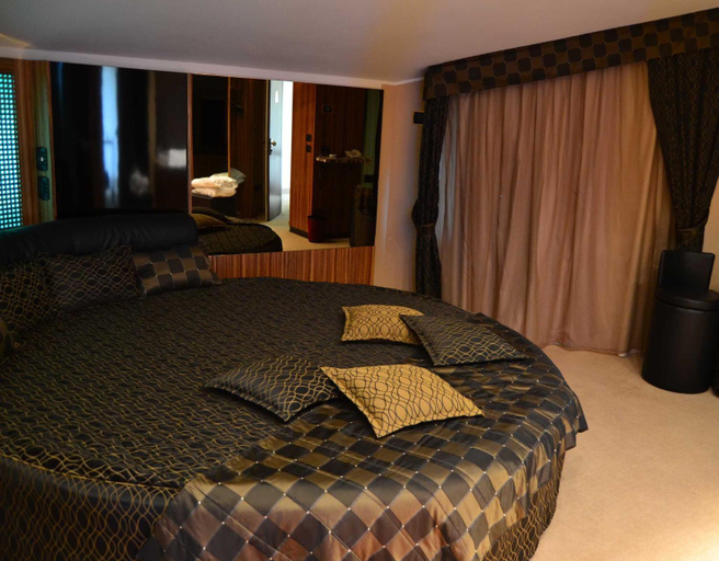 Bedroom 14