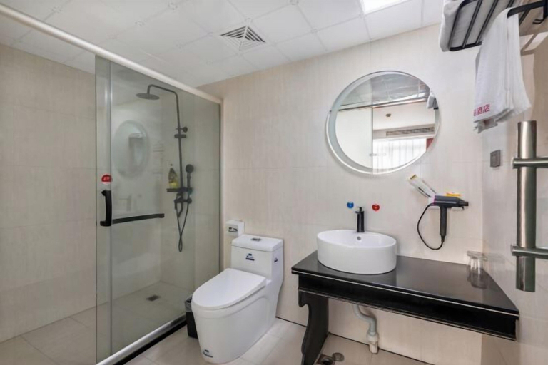 Bathroom 3, Longgang Hongmao Film Hotel, Wenzhou