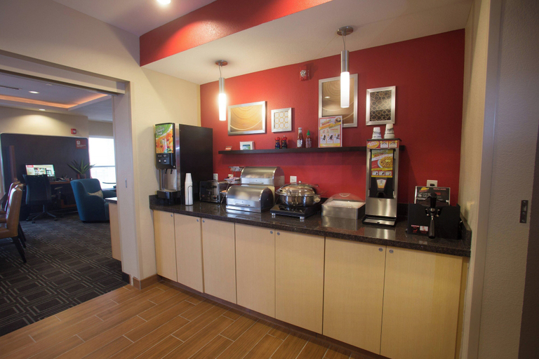 Food & Drinks 5, TownePlace Suites by Marriott Lincoln North, Lancaster