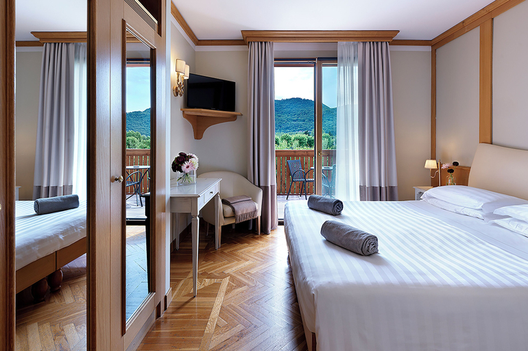 Bedroom 4, Iseolago Hotel, Brescia