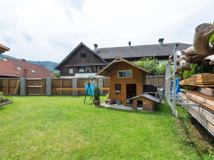 Exterior & Views 2, Modern Holiday Home in Pinsdorf with Garden, Gmunden