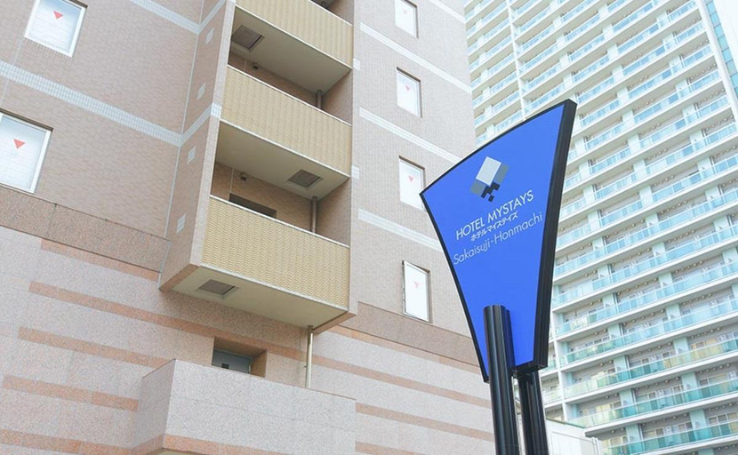 Exterior 8