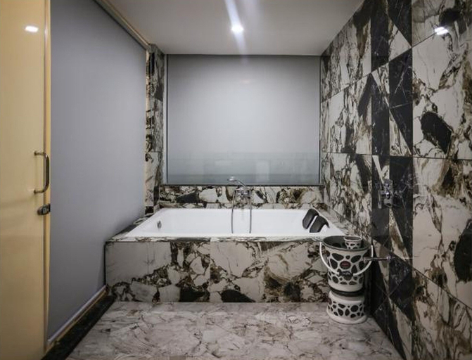 Bathroom 4, HOTEL THE PARKER INN By KBNT GROUP, Surat