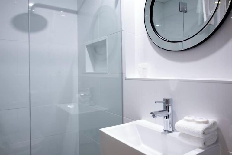 Bathroom 12