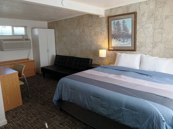 Bedroom 2, Silver Lakes Inn, Kootenai