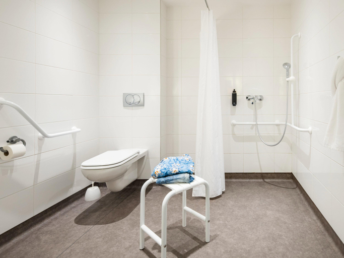 Bathroom 4, Ibis Budget Clermont Ferrand Sud Aubière, Puy-de-Dôme