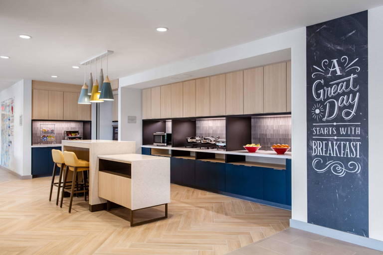 Food & Drinks 5, TownePlace Suites by Marriott Milwaukee West Bend, Washington