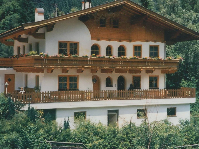 Exterior & Views 2, Apartment With Garden Near Hiking Trails, Schwaz