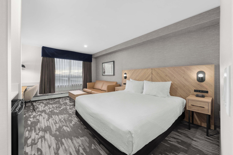 Bedroom 4, Sandman Hotel Calgary Airport, Division No. 6
