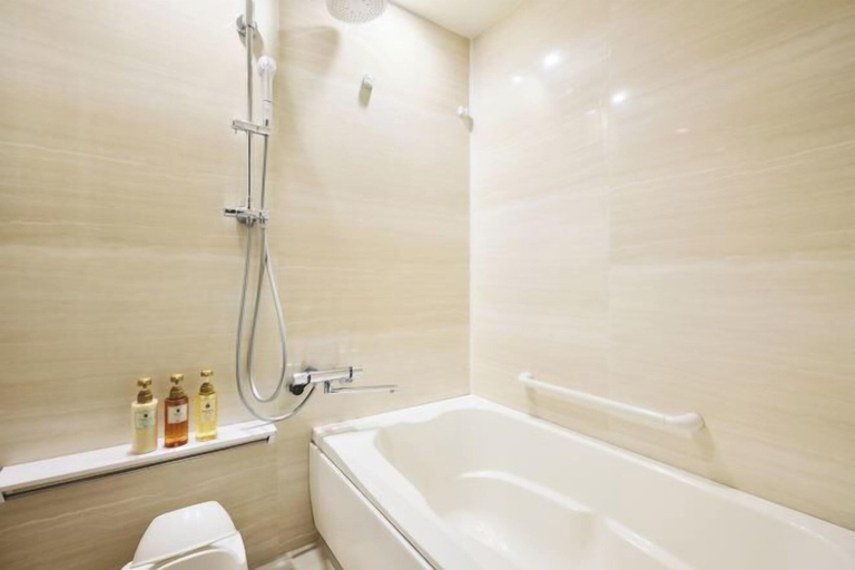 Bathroom 18
