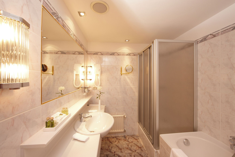 Bathroom 5, Hotel Gridlon, Landeck