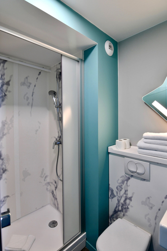 Bathroom, ibis budget Saint Nazaire Centre Gare, Loire-Atlantique