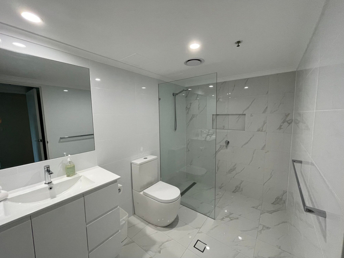Bathroom 5, Crest Apartments, Gold Coast