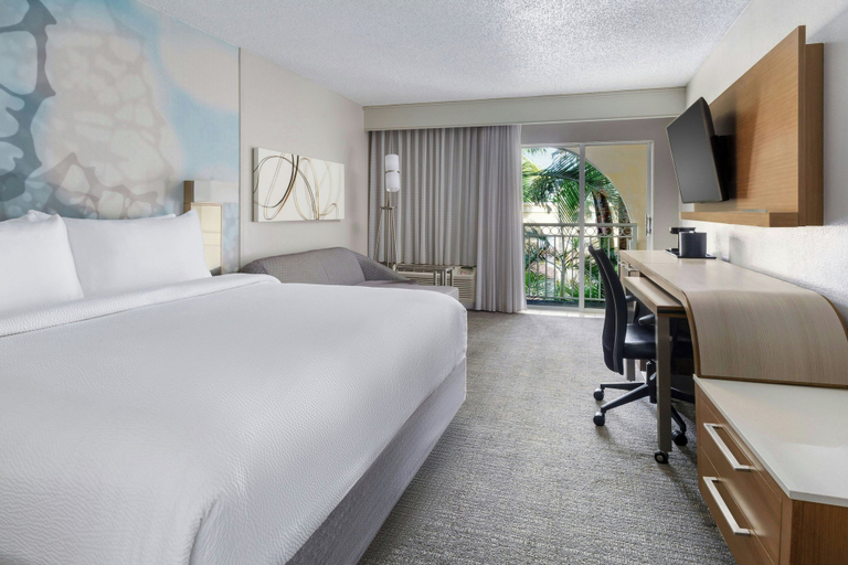 Bedroom 3, Courtyard by Marriott Fort Lauderdale North/Cypress Creek, Broward