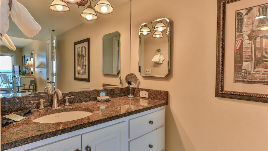 Bathroom 4, Destin Towers 111, Okaloosa