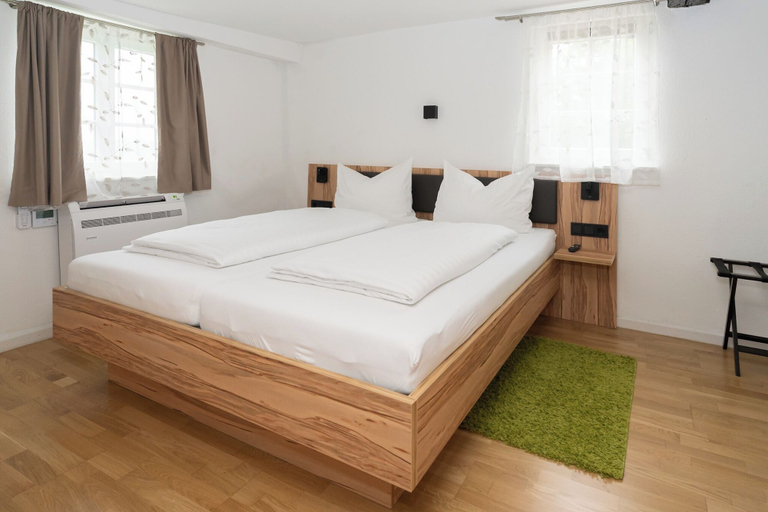Bedroom 4, Hotel Garni BURG WALDENSTEIN, Rems-Murr-Kreis